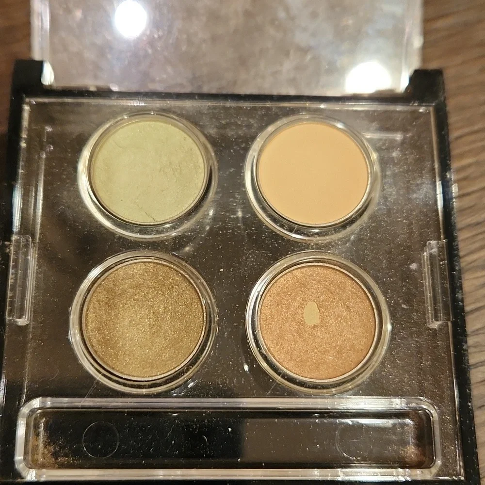 Bundle of Eye Shadows and Blush Pallets